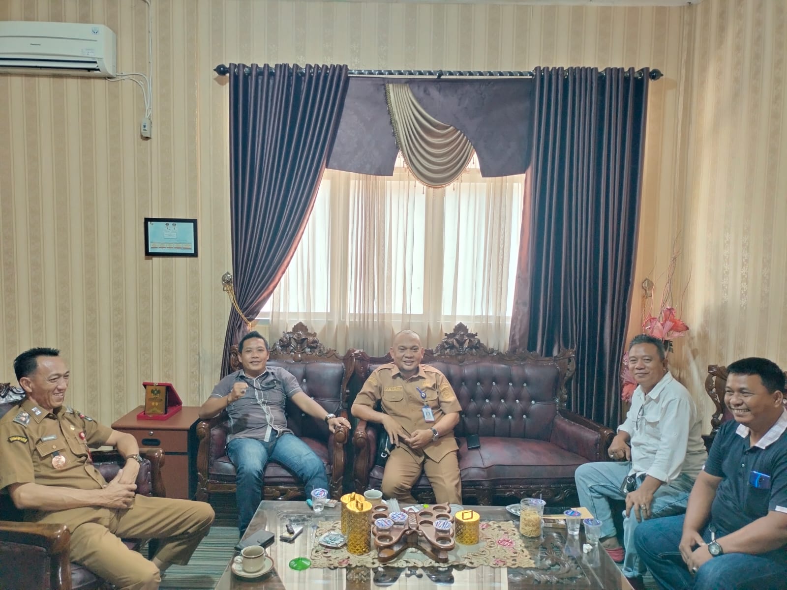 Audiensi dengan Kesbangpol, KWIP dan AJOI Matangkan Rencana UKW 2027